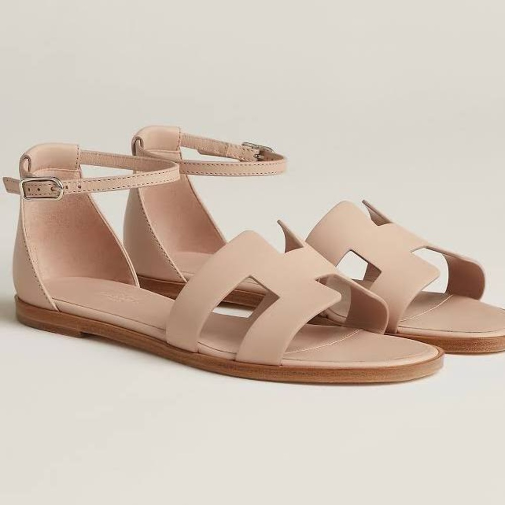 New Authentic Hermes Santorini leather sandals in nude. Comes with dust bags.
